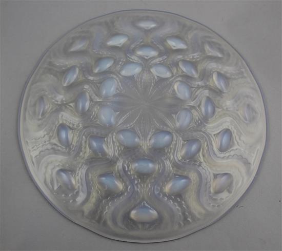 A René Lalique Bulbes No.2 pattern opalescent glass plate, 27cm